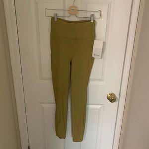 lululemon leggings （flurry up SHR Tight 25“）